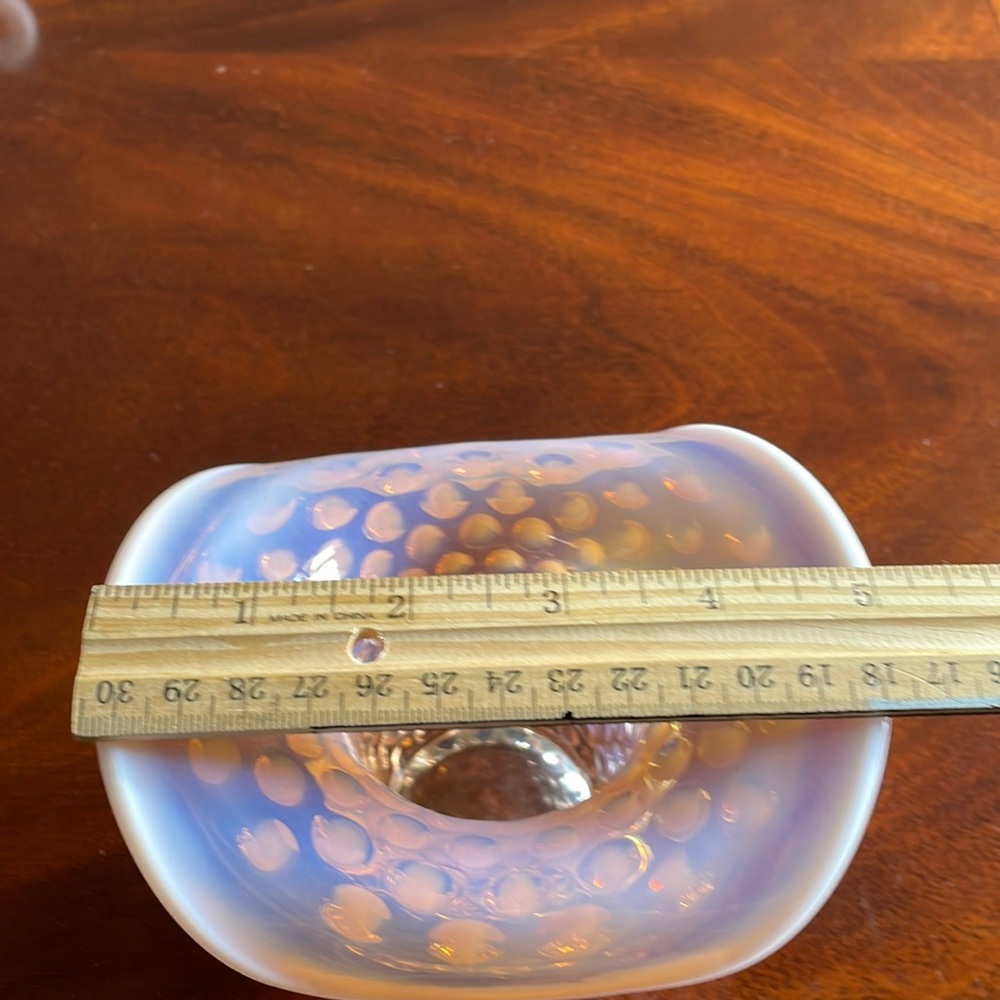 Duncan Miller vintage pink opalescent hobnail ruffle hat. - Picture 8 of 11